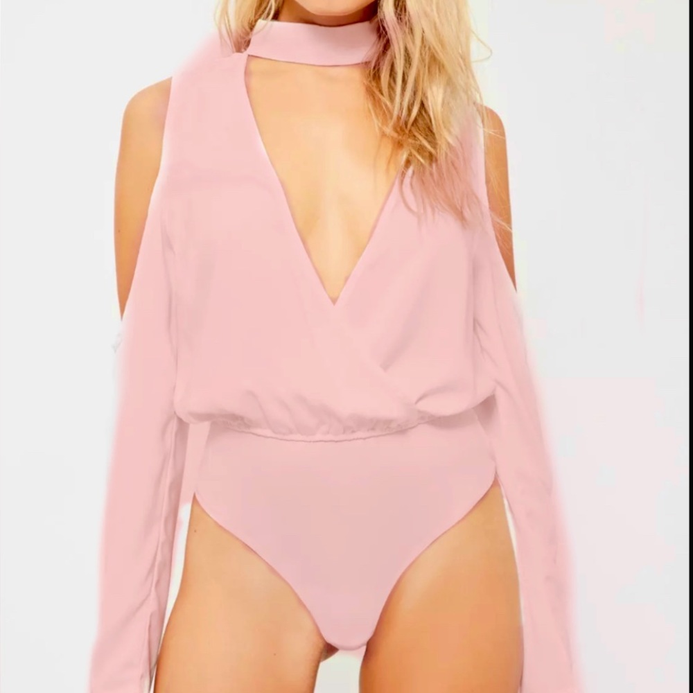 New w/tag • MISSGUIDED Rose choker neck cold shoulder bodysuit
